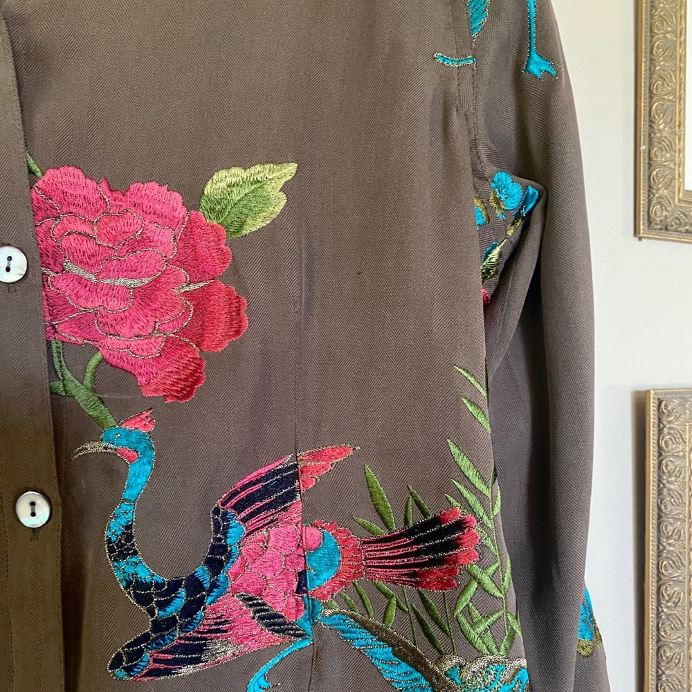 Beautiful 🌺 Embroidered SILK floral bird fitted blouse / jacket. - Picture 7 of 9